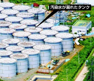 東電福島第１原子力発電所の汚染水貯蔵タンク群＝27日（本紙チャーター機から撮影）
