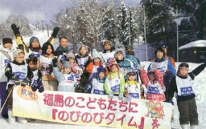 思いっきりスキー、信州を楽しんだ福島の子どもと家族たち＝1月12日、長野県飯山市
