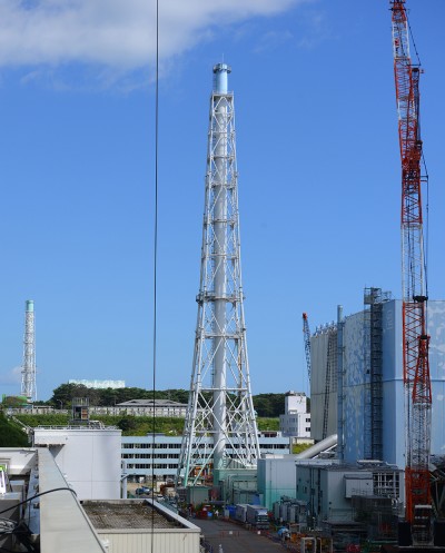 福島第１原発1、2号機排気筒=2013年8月、東京電力提供