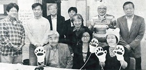 公害・地球懇から参加する代表団ら＝10月21日夜、東京都内