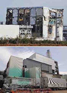 水素爆発を起こした4号機原子炉建屋にはカバーが設置されました。写真上は2011年11月､下は16年2月撮影＝福島県大熊町の東京電力福島第1原発