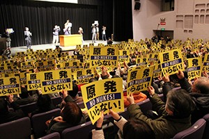 集会後のパレードで「原発やめよ」とアピールする人たち＝３月13日、札幌市（写真=北海道平和フォーラムのHP寄り=引用、山本雅彦）