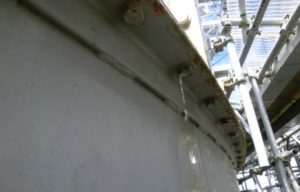 6月26日午前8時15分頃、パトロール中の協力企業作業員がG6タンクエリアB1タンク側面から の水の滴下を発見した（東電提供＝引用、山本雅彦）